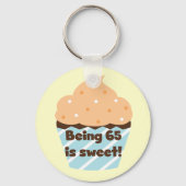 65歳は甘い誕生日Tシャツとプレゼント キーホルダー (正面)