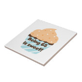 65歳は甘い誕生日Tシャツとプレゼント タイル (側面)