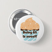 65歳は甘い誕生日Tシャツとプレゼント 缶バッジ (正面&裏面)