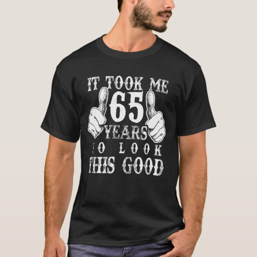 65番目の贈り物に見えるのに65年かかった誕生日 Tシャツ (正面)