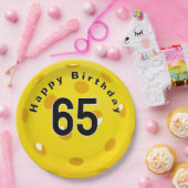65誕生日イエローピックボール ペーパープレート (パーティー)