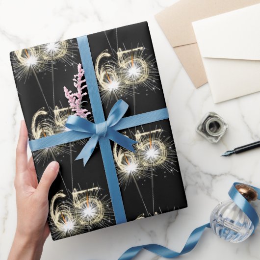 65誕生日スパークラーズオンブラック ラッピングペーパー (ギフト)