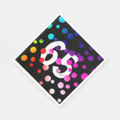 65誕生日レインボードットオンブラック スタンダードランチョンナプキン (角)