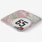 65誕生日レッドレトロトラックオンロードマップ ペーパープレート (傾斜あり)