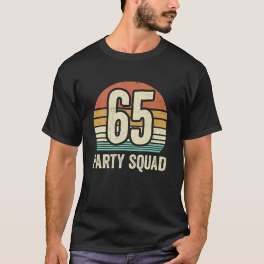 65誕生日65パーティークルー分隊65日グループ Tシャツ (正面)