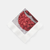 6508 – 赤い花束とティアラ 縁ありカクテルナプキン (角)