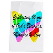 65th誕生日レインバタフライデザイン ミディアムペーパーバッグ (裏面)