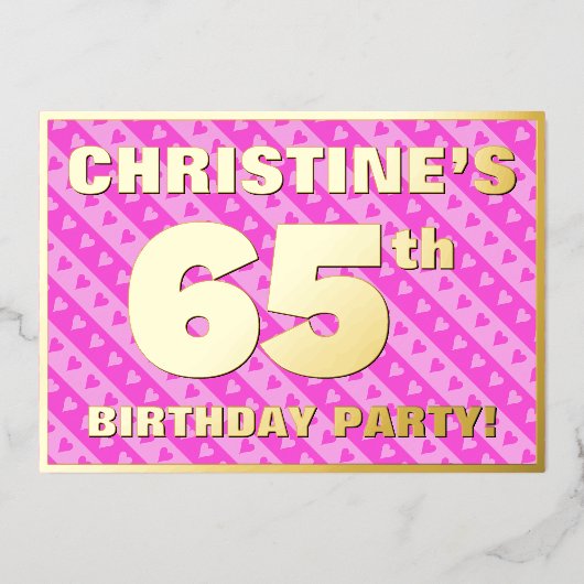 65th Birthday Party —おもしろいピンクハートとストライプ 箔招待状 (正面)