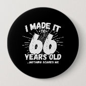 66おもしろい誕生日引用文皮肉66歳 缶バッジ (正面)