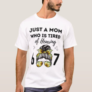 67がウザいだけの普通のお母さん Funny Meme S Tシャツ