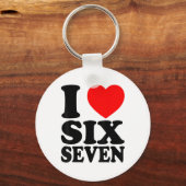 67が大好きな人向けの面白いミーム I Heart Six Seven キーホルダー (正面)