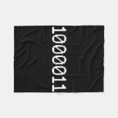 67のバイナリコード 1000011 笑えるテクノロジームーム コンピュータ フリースブランケット (正面(横))