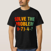 67の問題を解く Gen Alpha数学教師のミーム Tシャツ (正面)