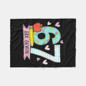 67シャツ(先生用) 67ミーム女性先生Six Se フリースブランケット (正面(横))