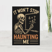 67人の骸骨の数学教師が生徒を怖がらせるハロウィン カード (正面)