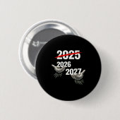 67新年2026年おもしろい新年パーティーシックスセブンメメ6 缶バッジ (正面&裏面)