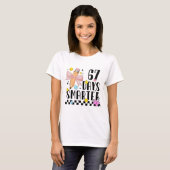 67日目の学校おもしろTシャツ 67日目も賢く Tシャツ (正面フル)