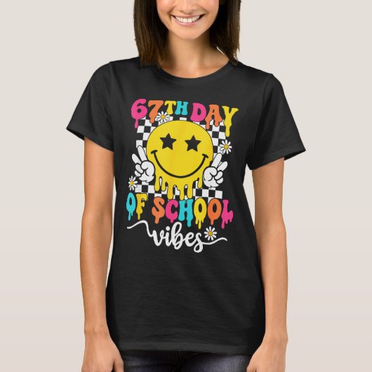67日目の学校の雰囲気 おもしろい 6 7 メッセージ ステッカー Tシャツ (正面)