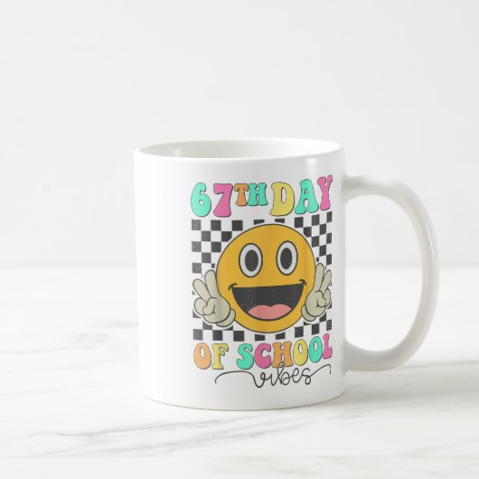 67日目の学校の雰囲気 かわいい笑顔の顔 67 ミームT コーヒーマグカップ (右)