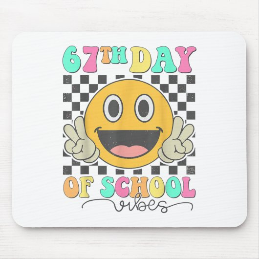 67日目の学校の雰囲気 かわいい笑顔 67 メメ T マウスパッド (正面)