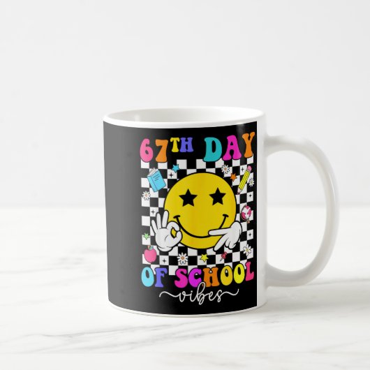 67日目の学校の雰囲気 67 おもしろ画像 にっこり顔 T コーヒーマグカップ (右)