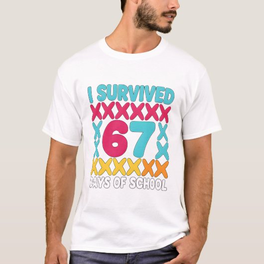 67日目を乗り切った 学校の出席日数 マーク 楽しい Tシャツ (正面)