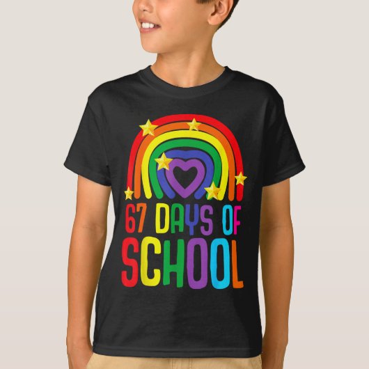 67日間の学校を生き延びた面白いミーム学生Tシャツ Tシャツ (正面)