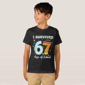 67日間の学校を生き延びた面白いミーム教師 スタイル Tシャツ (正面フル)