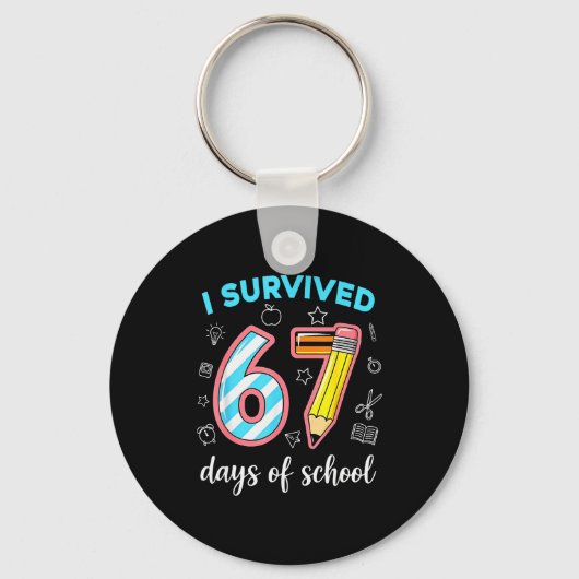 67日間の学校を生き抜いたよ おもしろい67の面白Tシャツ 先生 キーホルダー (正面)