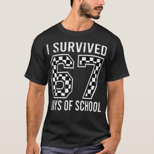 67日間の学校生活を生き抜いた!おもしろSix Seven 6 7 Tシャツ (正面)