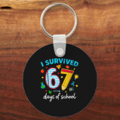 67日間の学校生活を生き抜いた！教師あるある面白ミーム キーホルダー (正面)