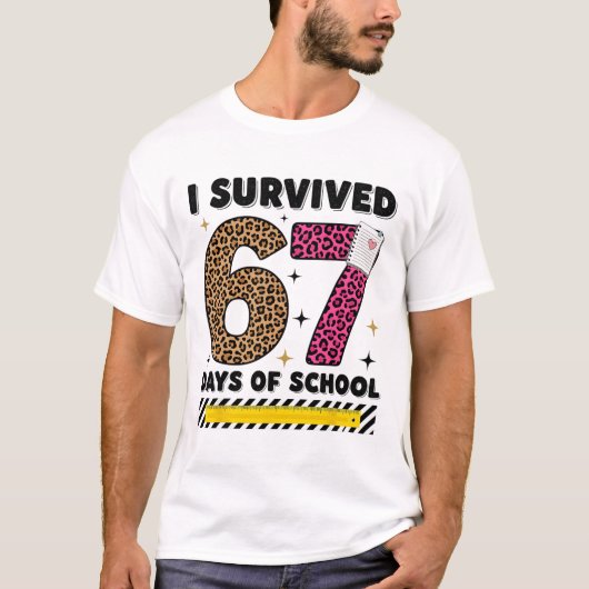 67日間学校に耐えたヒョウ柄の先生 私 Tシャツ (正面)