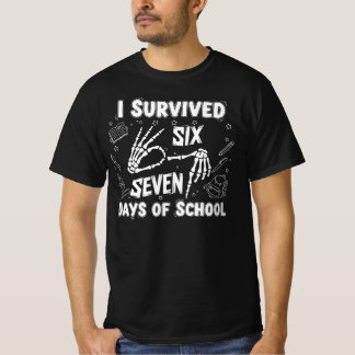 67日間学校に耐え抜いた | おもしろスカル・ミーム Tシャツ