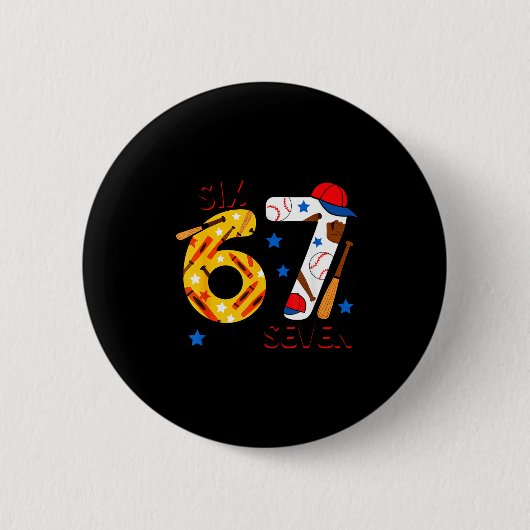 67日間学校に通ったよ 面白い 6 7 野球 Tee 缶バッジ (正面)