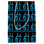 67歳の誕生日と目の玉ろうそく ミディアムペーパーバッグ (正面)