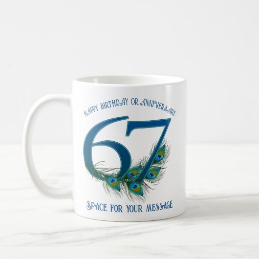 67歳の誕生日または記念日のクジャクの羽 コーヒーマグカップ (左)