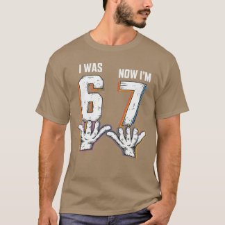 67歳の誕生日 6歳だったのに今は7歳 おもしろいデザイン Tシャツ