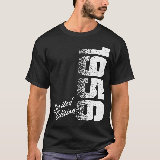 67歳1956年67誕生日 Tシャツ (正面)