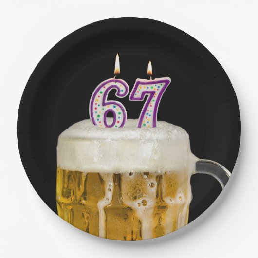 67誕生日ビールオンブラック紙プレート ペーパープレート (正面)