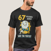 67誕生日メンズユーモア67年前わたしはFasだった Tシャツ (正面)