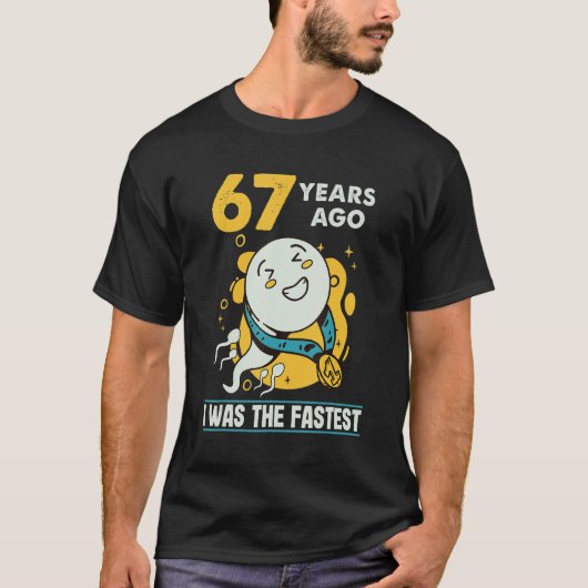 67誕生日メンズユーモア67年前わたしはFasだった Tシャツ (正面)