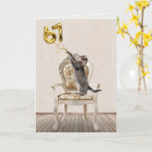 67誕生日風船とタビーキャット カード (黄色い花)