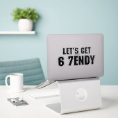 67 おもしろ ミーム さぁ6 7へ行こう Sendy 6 7endy シール (デスク上のノートパソコン)