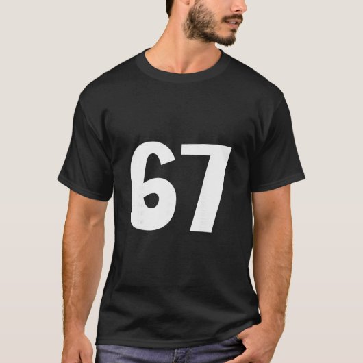 67 ナンバー67 楽しいミーム 数字のマッチングデザイン Tシャツ (正面)
