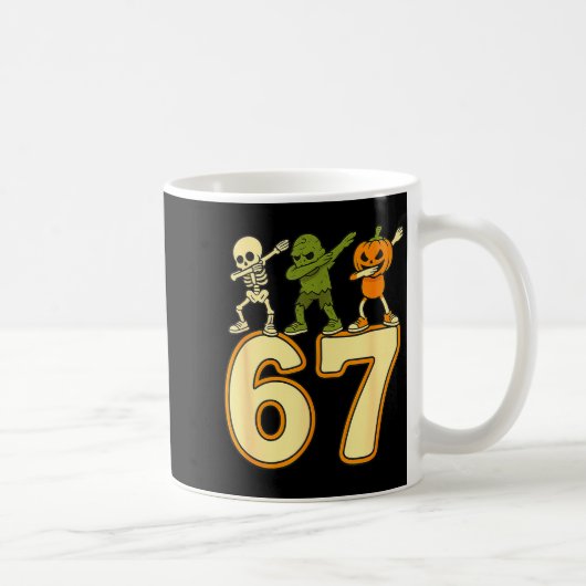 67 ミーム ハロウィン 数字 男性 女性 コーヒーマグカップ (右)