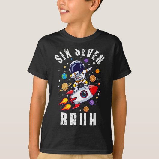 67 ミーム 宇宙飛行士 ダビング 宇宙 楽しい シックス セブン Tシャツ (正面)