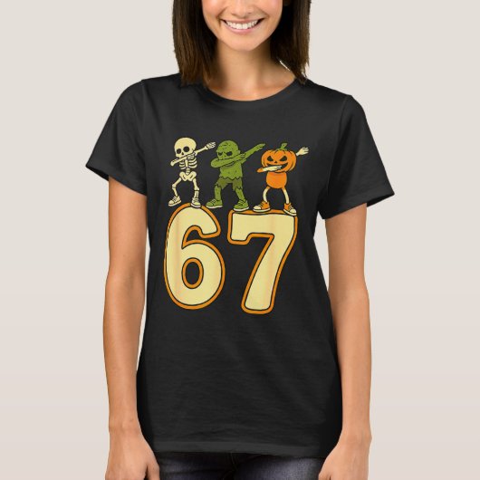 67 ミーム 楽しいハロウィン ナンバー 6 7 男性 女性 Tシャツ (正面)