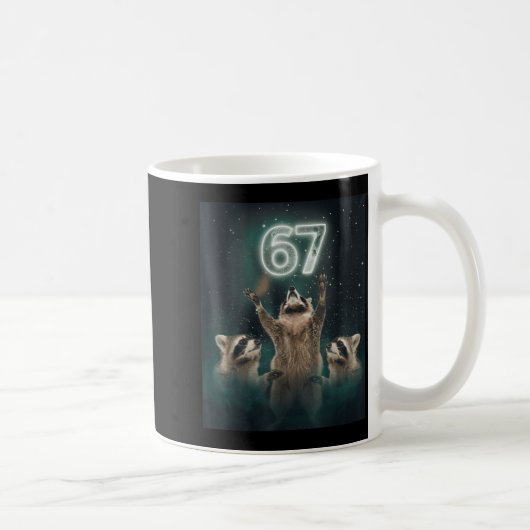 67 メメ アライグマ 月に吠える 6 7 おもしろ 変な コーヒーマグカップ (右)