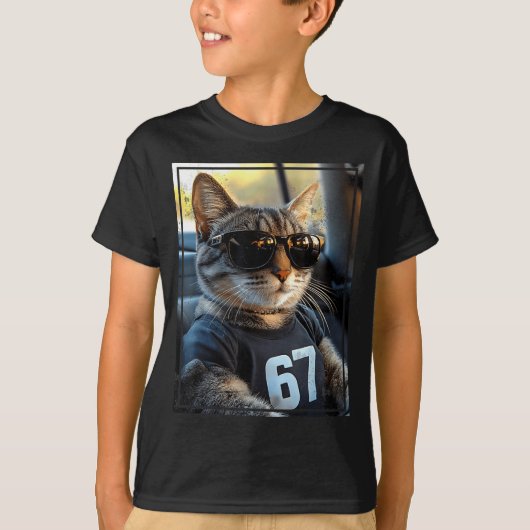 67 And Still Cool Funny Birthday Meme Cat Tシャツ (正面)