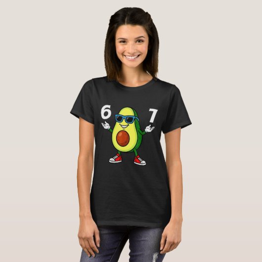 67 Avocado 6 7 Funny Cool Six Seven Meme Cartoon B Tシャツ (正面フル)